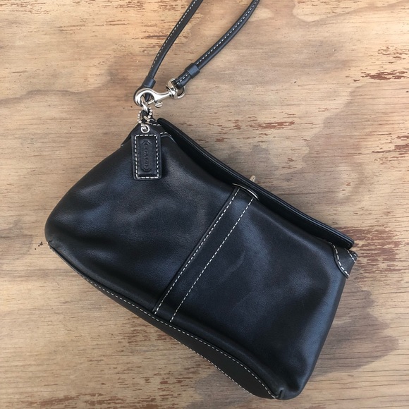 Coach Handbags - Coach wristlet